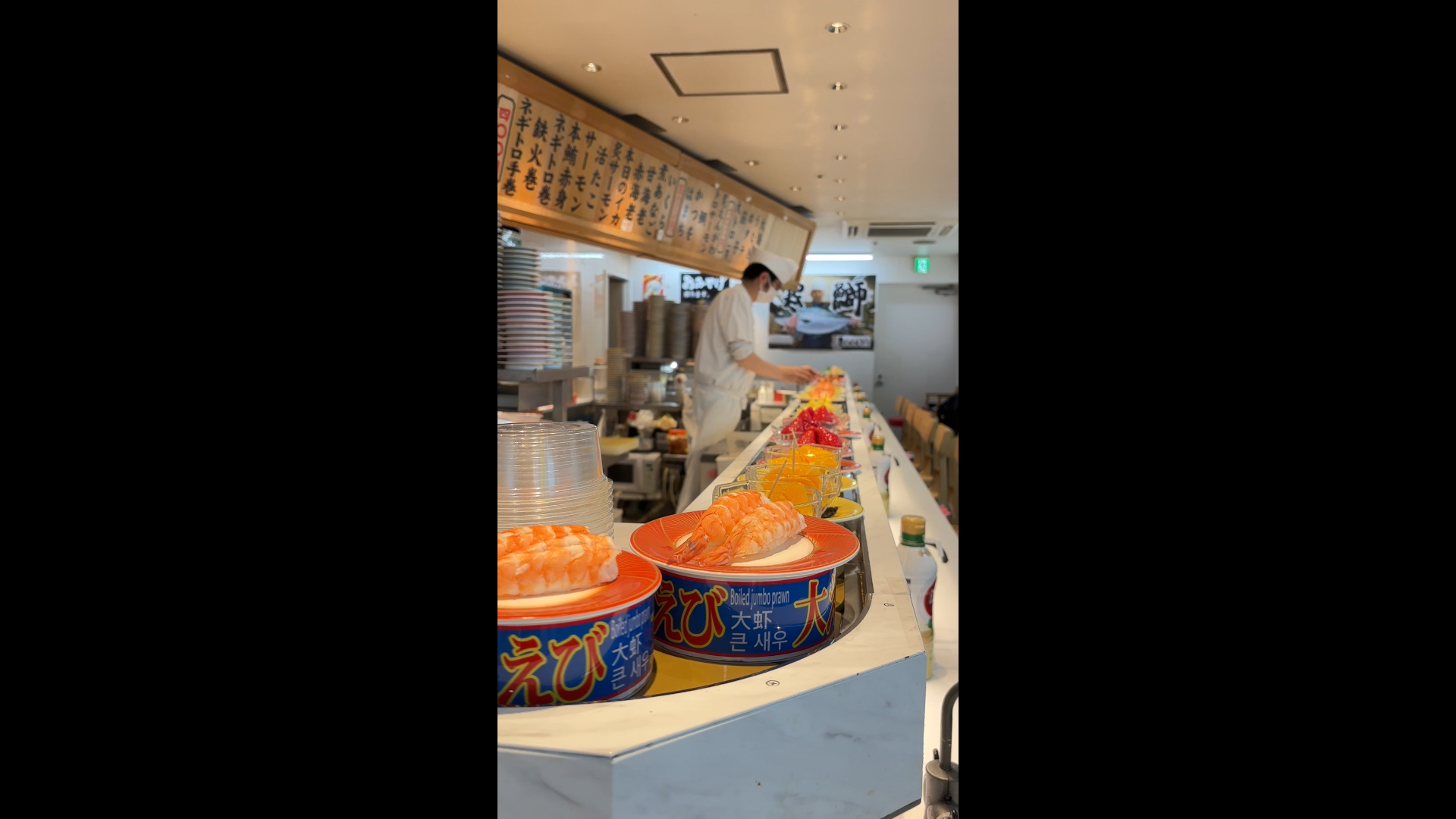 たくさんの旬の商品が流れます